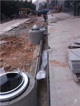 導(dǎo)光管采光系統(tǒng)施工現(xiàn)場(chǎng) 導(dǎo)光管采光系統(tǒng)施工現(xiàn)場(chǎng)