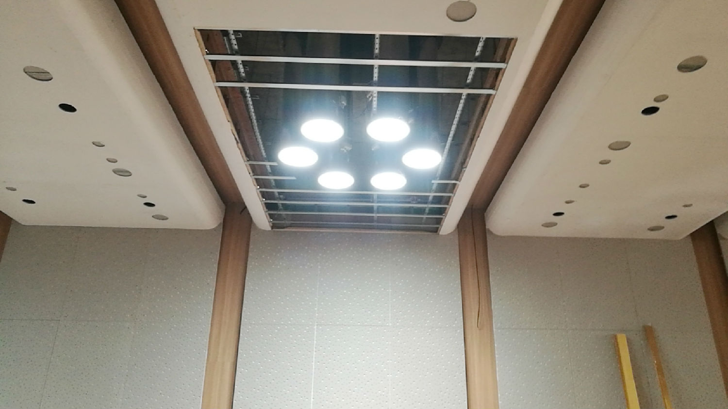 導(dǎo)光管采光系統(tǒng) 導(dǎo)光管采光系統(tǒng)